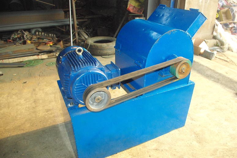 粉餅機，碎餅機，大餅打碎機，花生茶籽大豆餅粉碎機