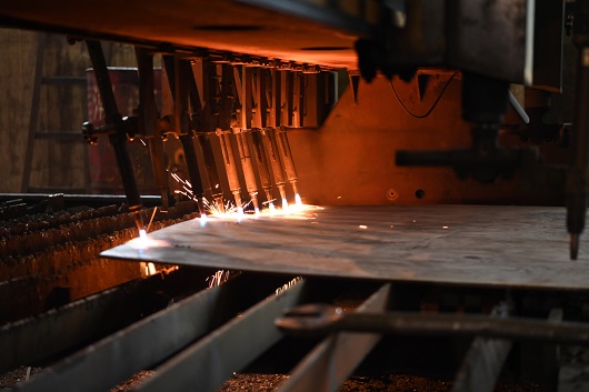 今天，向堅(jiān)持在一線(xiàn)工作的鋼結(jié)構(gòu)工人致敬