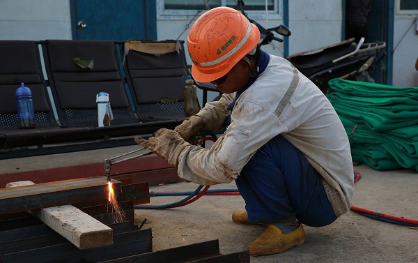 鋼結構加工中焊縫裂紋這樣處理，簡單實用